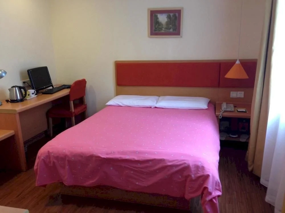 Home Inn (Shenzhen Dongmen Pedestrian Street Shaibu Metro Station)