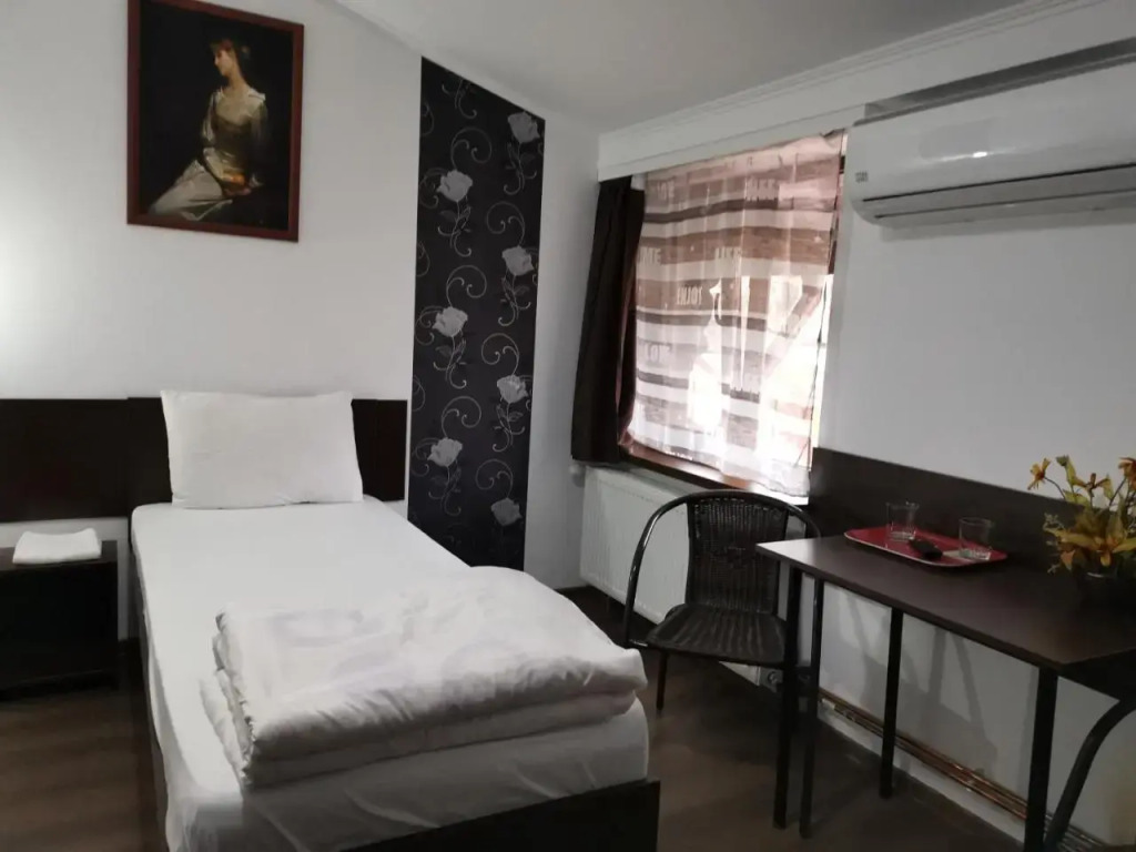 Joe Hostel
