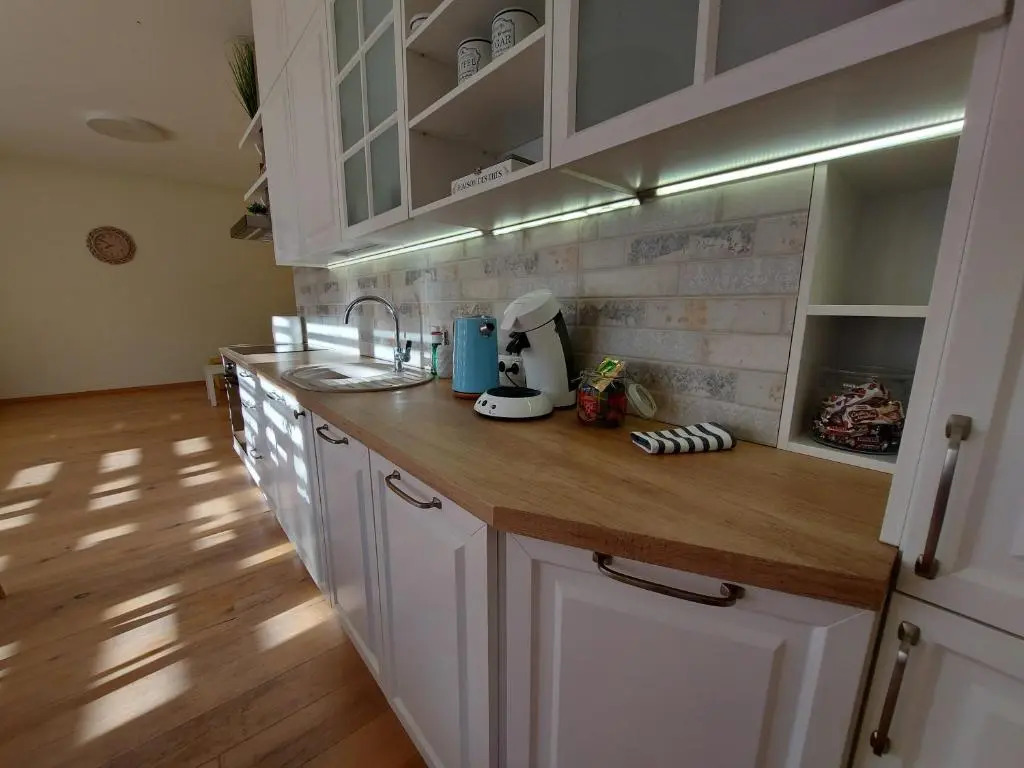 1st floor apartment, Center, with terrace, 7min to the sea