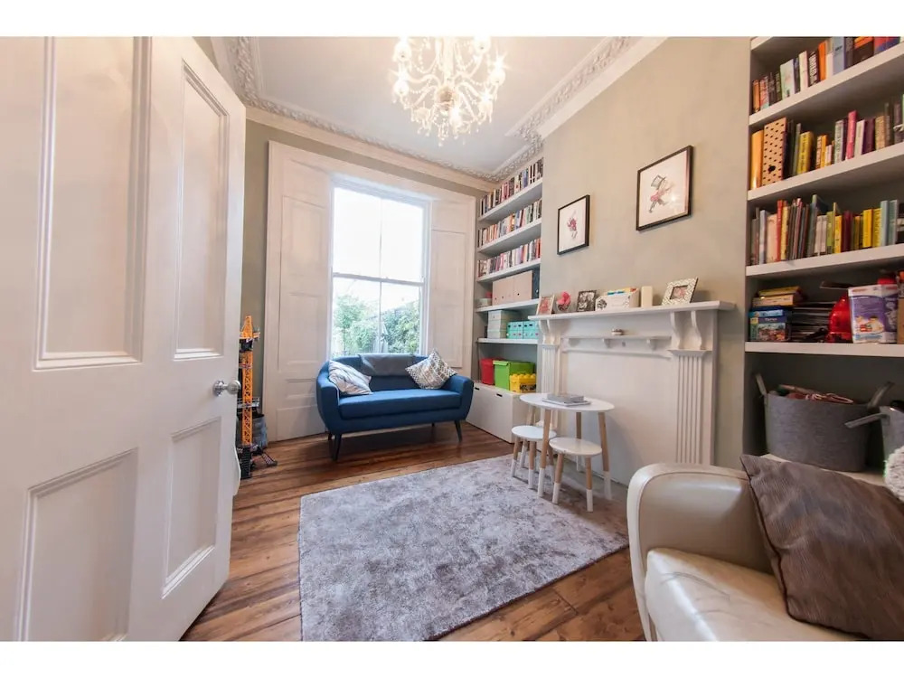 Spacious, Homey 4-br Home For 8 in Peckham