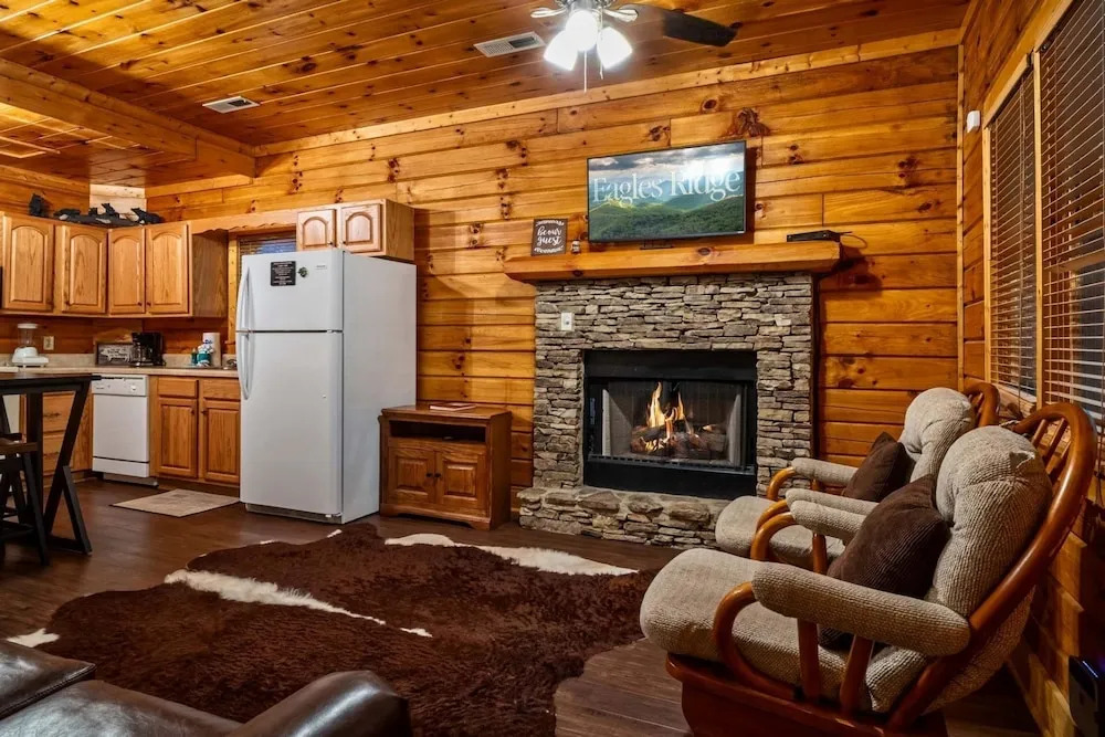 Er97 - Squirrel's Retreat - Close To The Action In Pigeon Forge! 2 Bedroom Cabin by RedAwning