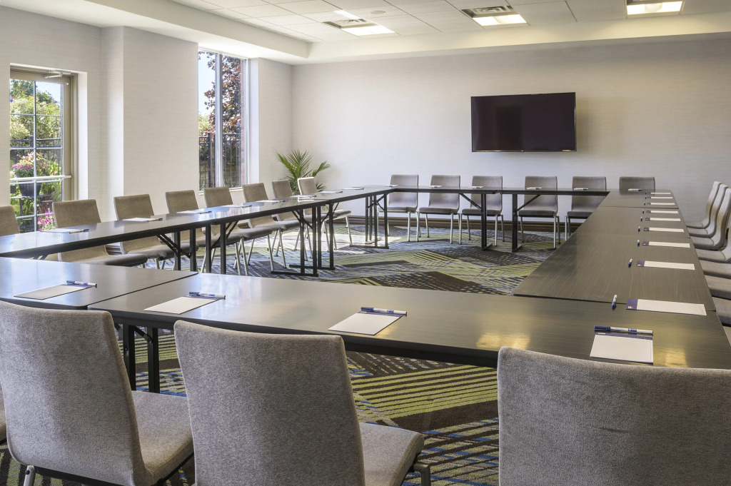 Holiday Inn Express Hotel & Suites North Bay by IHG