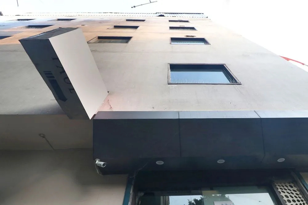 OYO 19392 Hotel Lexis
