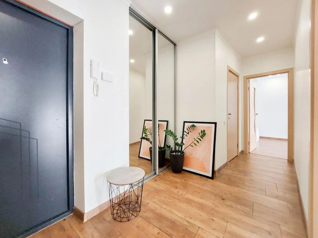 Monro Apartment