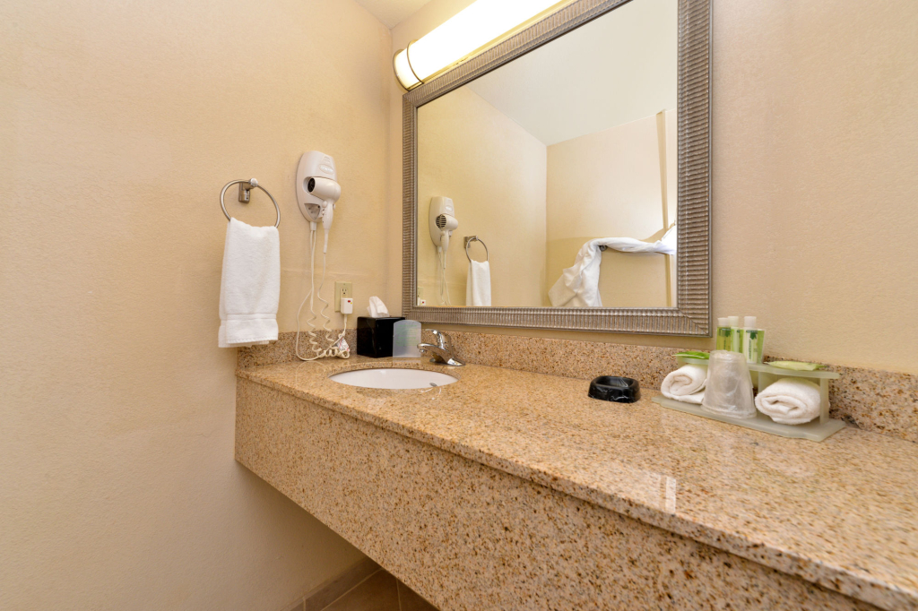 Holiday Inn Express Portland South - Lake Oswego by IHG