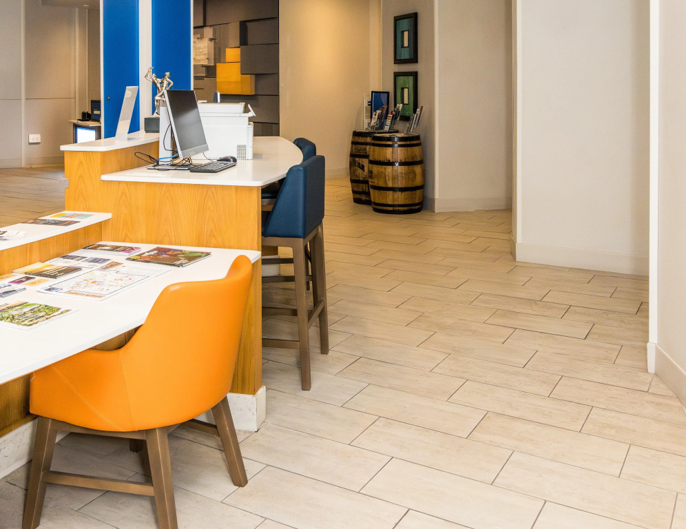 Holiday Inn Express & Suites Downtown Louisville by IHG