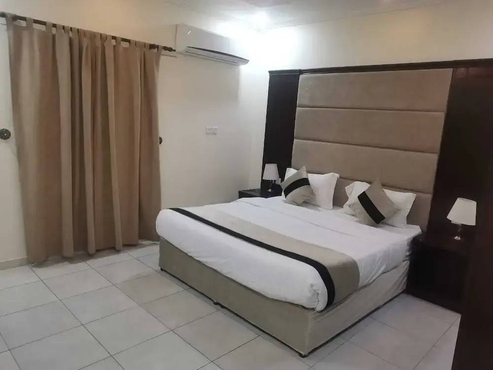 Osis Ghin served apartment