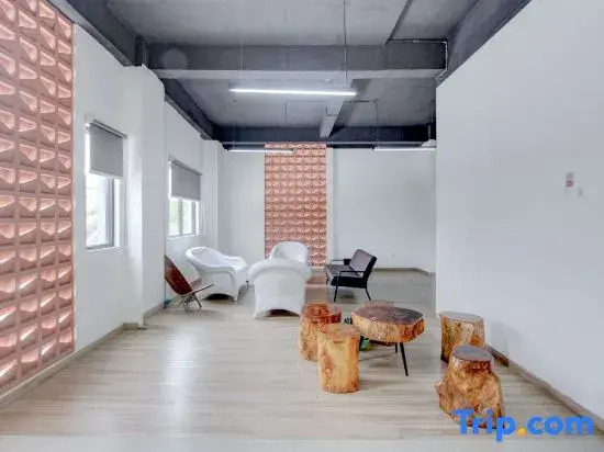 Townhouse Oak near The Park Mall Solo formerly D’Nawasena Guest House