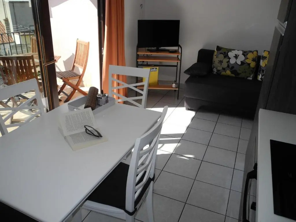 Apartment Damir with Sea View 22 pax
