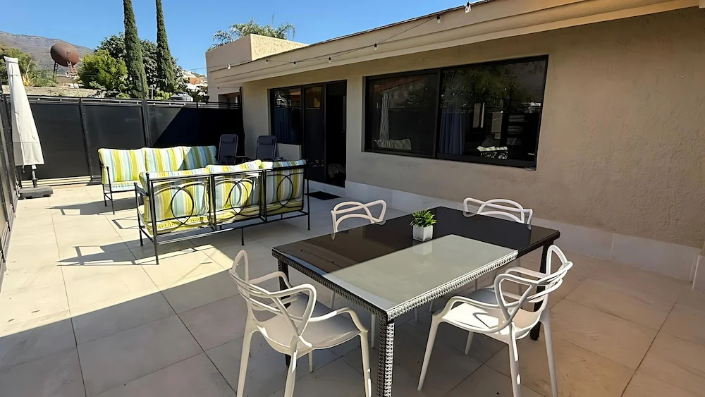 Luxurious 2 Bedroom Ajijic Home - Bikes - Huge Patio - Gym - Pickleball Court