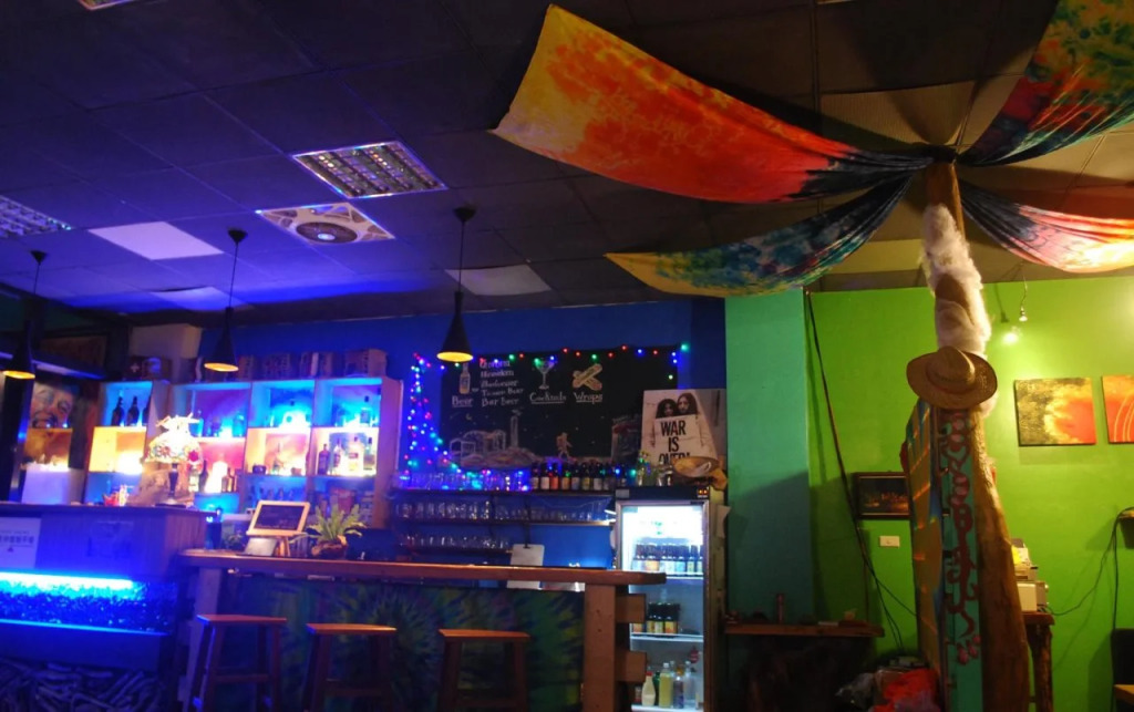 Dulan The Travel Bug Bistro Inn