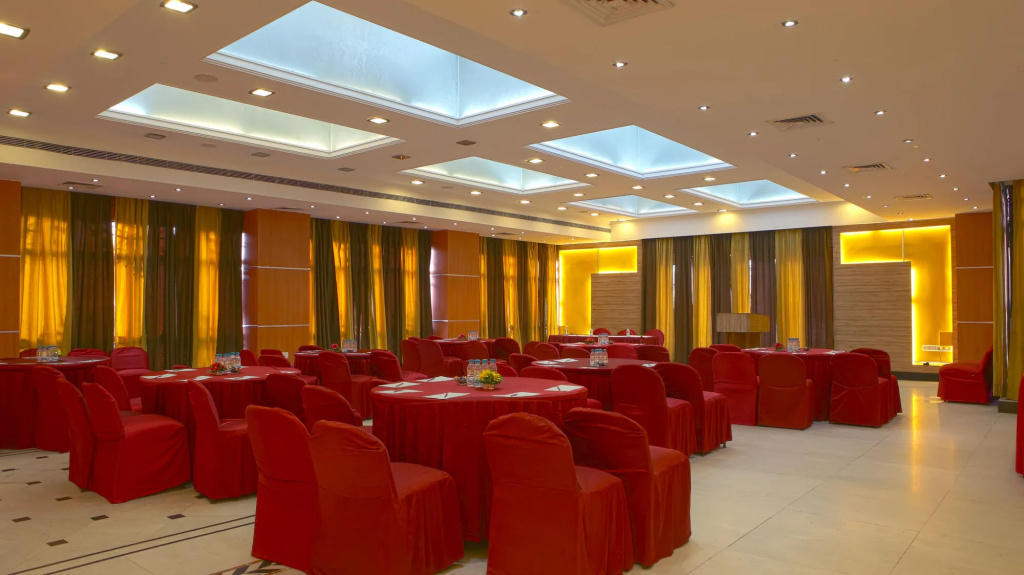 Gemini Continental, Hazratganj