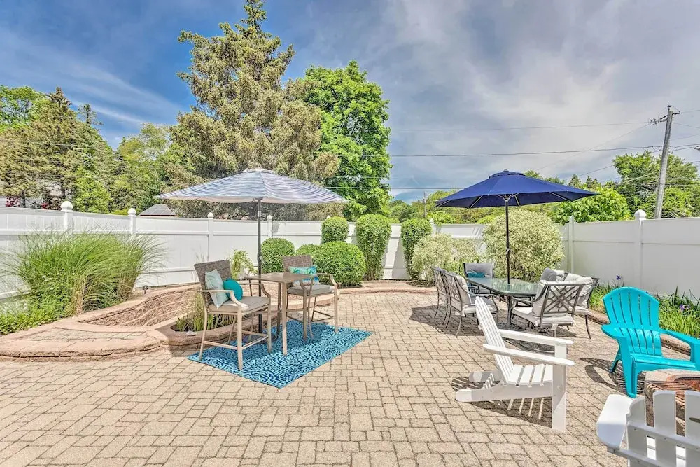 South Kingstown Vacation Rental: 2 Mi to Beach!