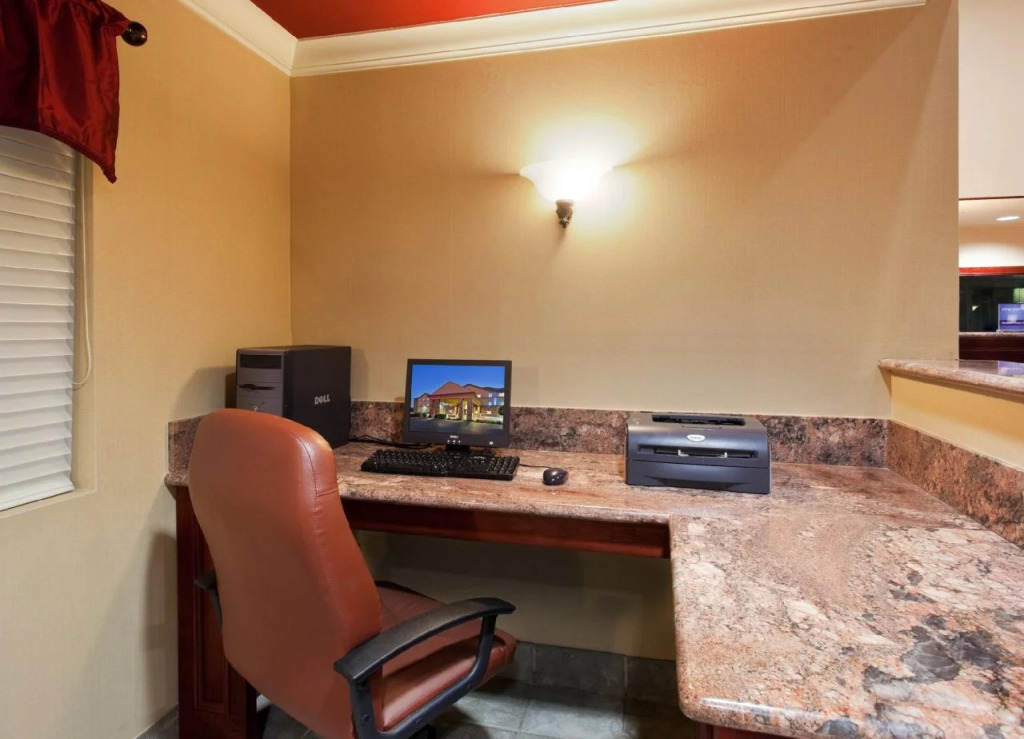 Holiday Inn Express & Suites Watsonville by IHG
