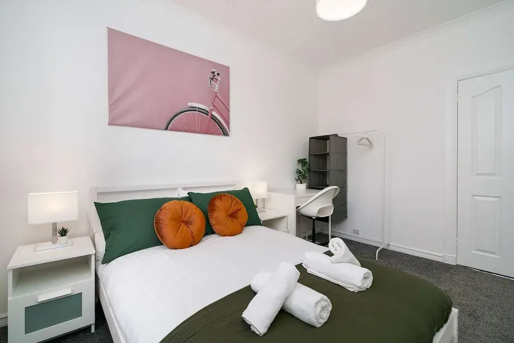 Free Parking - 2 Bedroom Flat
