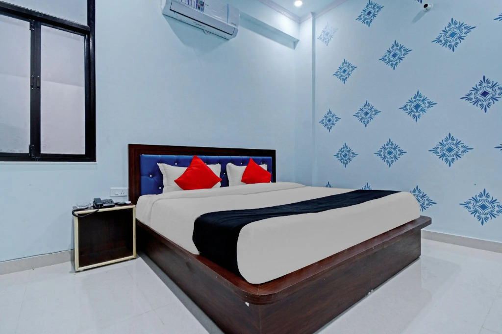 OYO 81074 Hotel Rj 21-18
