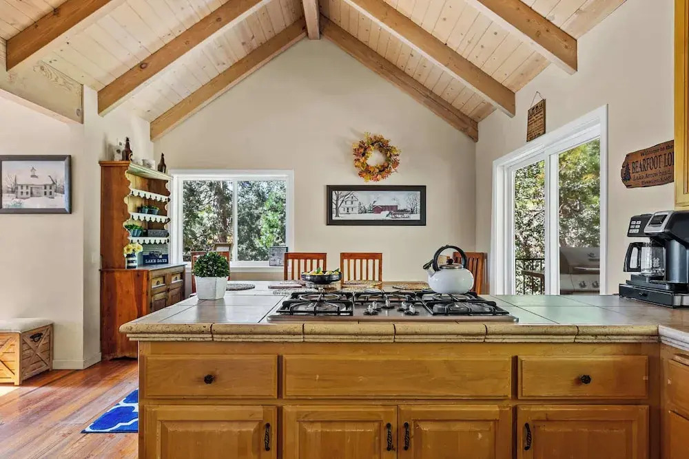 Bearfoot Lodge Near Hiking & Skiing!