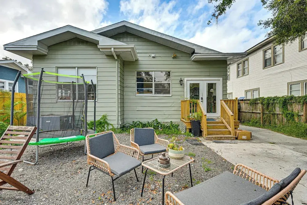 2 Mi to Ybor City: Eclectic Tampa Charmer!