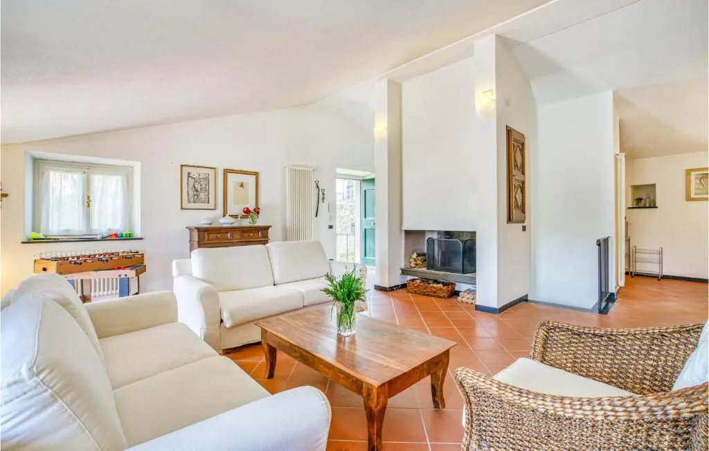 Beach Front Home In Moneglia With Wifi