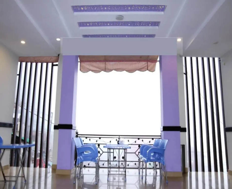 Taj Hotel And Restaurant