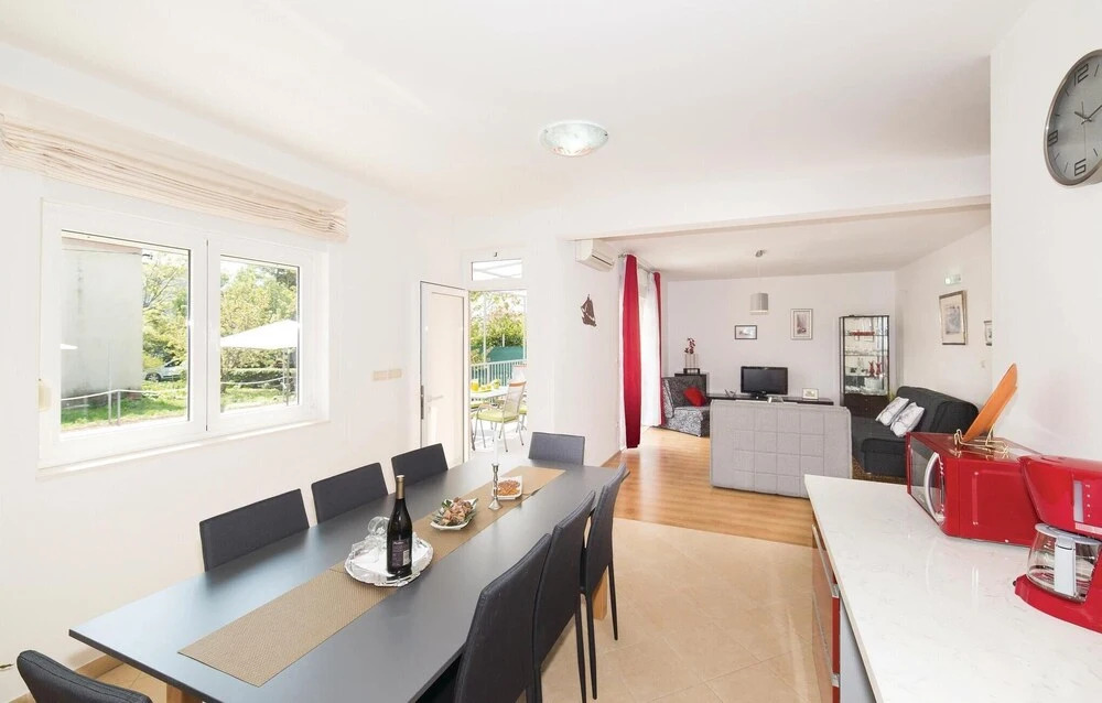 Three-Bedroom Holiday Home In Kastel Stafilic