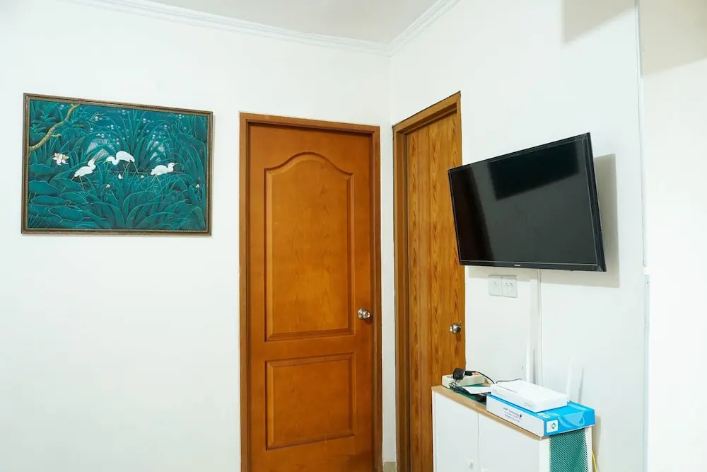 Homey and Warm 2BR Mediterania Palace Apartment