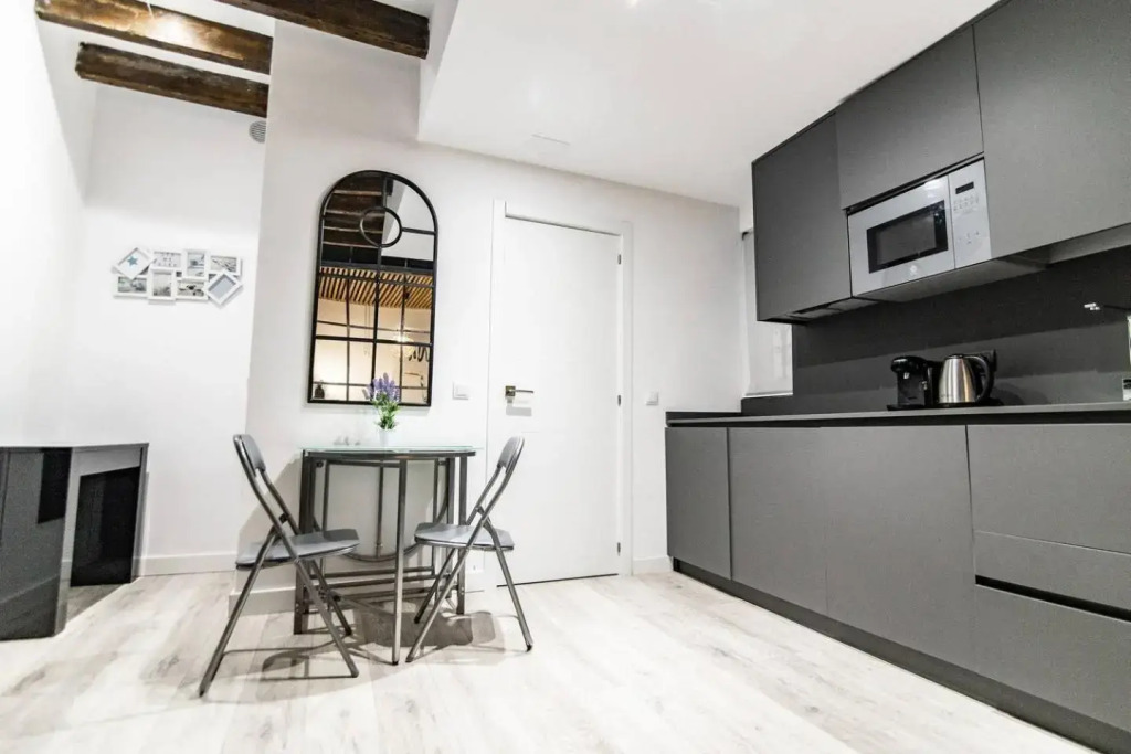 Cozy and modern apartment for 4 in Madrid