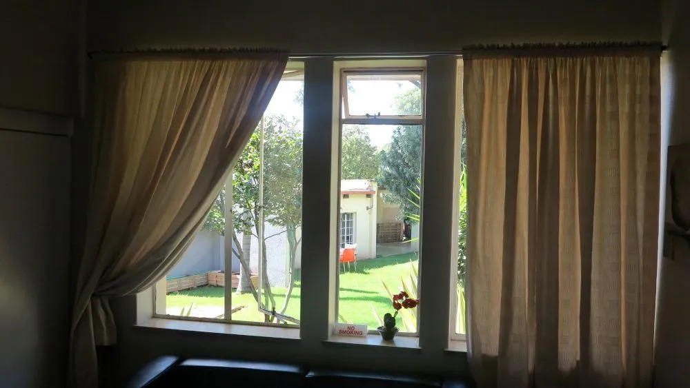 Umgwezi Lodge And Backpackers