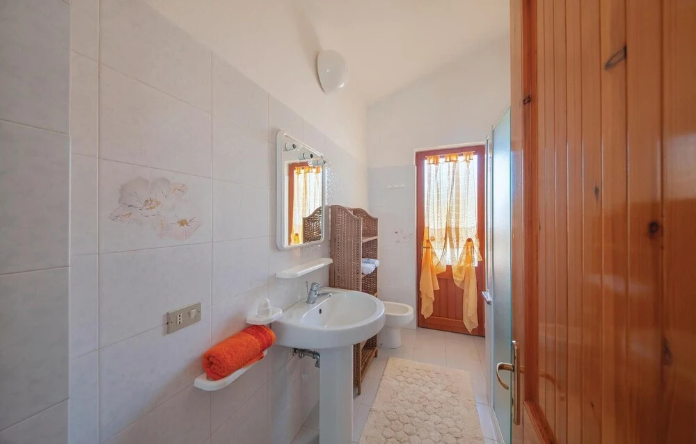 Beautiful Apartment in Porto Alabe With 3 Bedrooms and Wifi