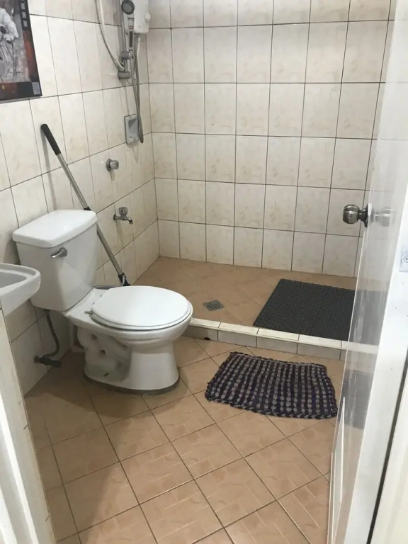 Sam's 2 Bedroom Apartment with Parking