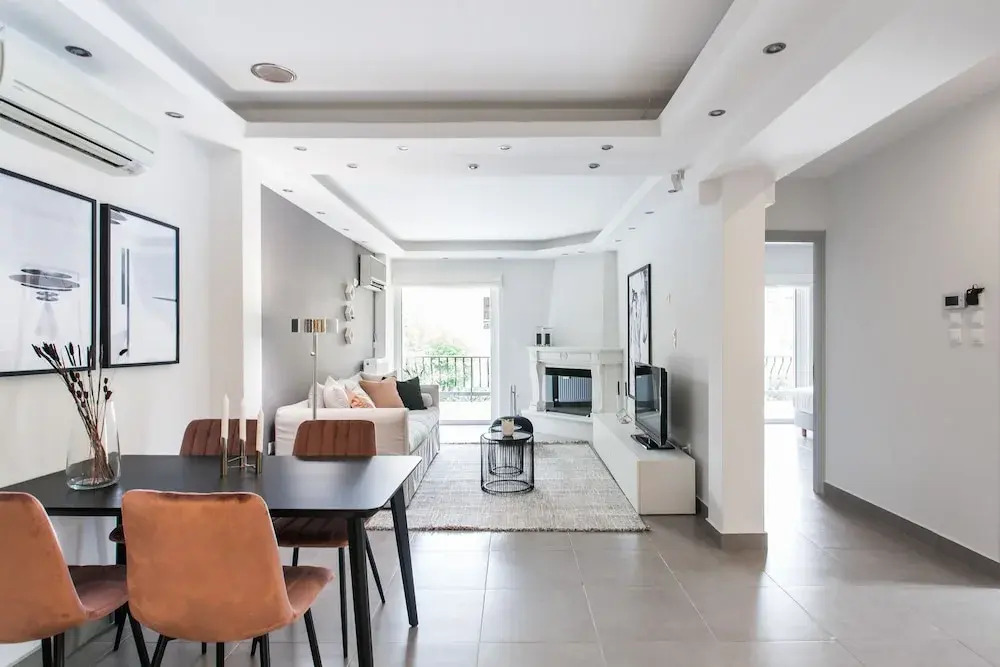 UPSTREET Modernized & Spacious 2BD Apartment in Chalandri