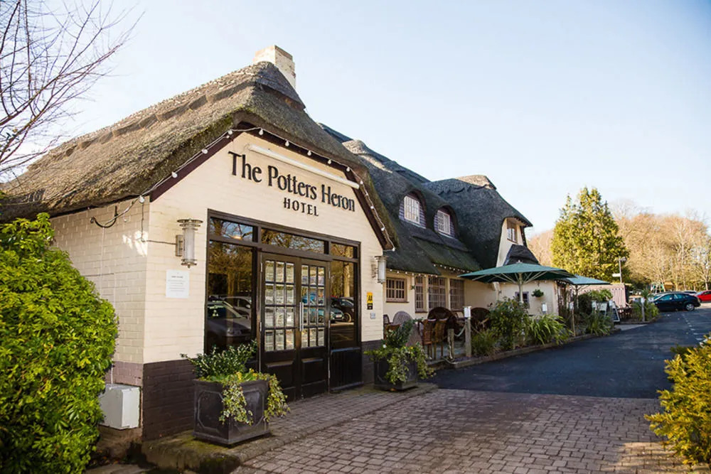 The Potters Heron - A Heartwood Inn