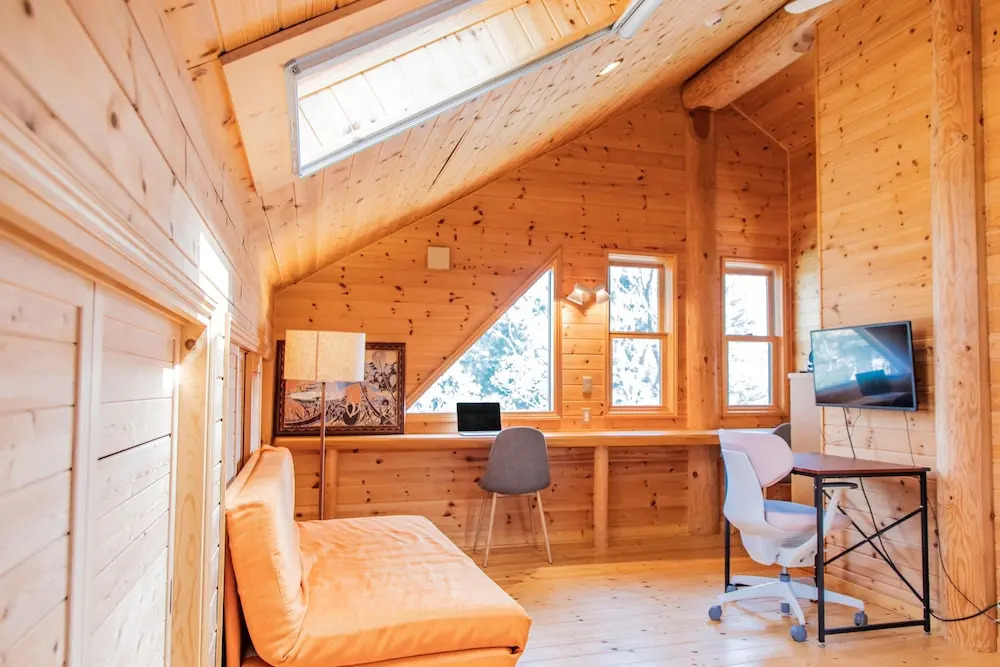 Izu House Luxury Log with Cozy Fireplace