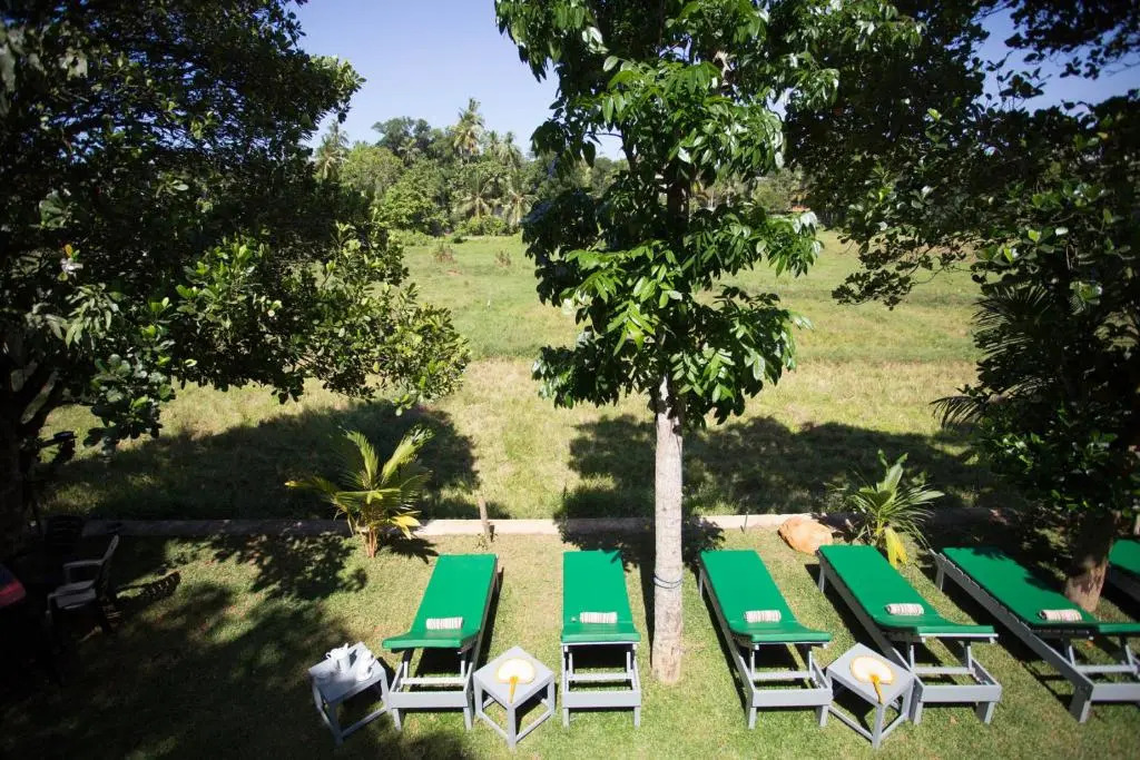 Barefoot Bungalow Hikka