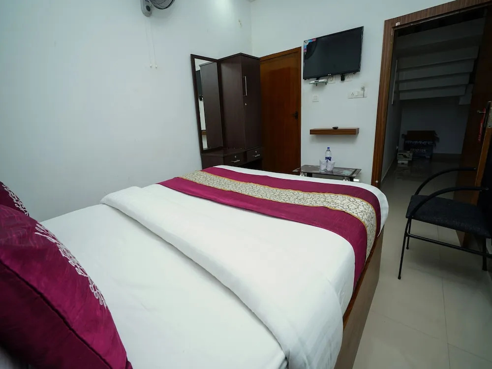 OYO 14841 Indra Holiday Home