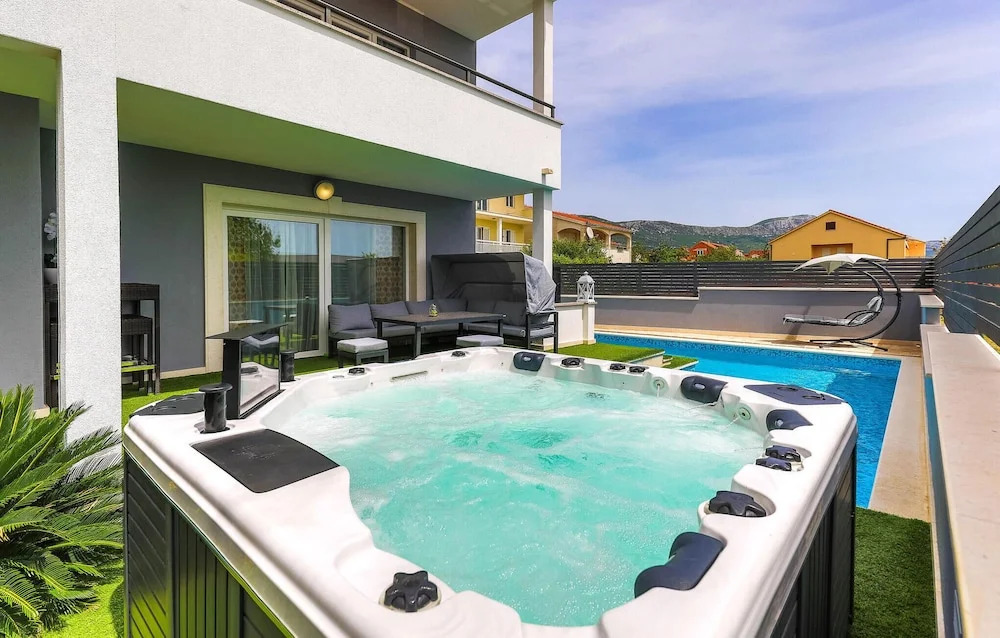 Nice Home in Kastel Novi With Sauna, Wifi and 8 Bedrooms