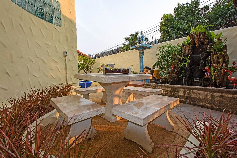 Nai Mueang Far Villa with 4 bedroom