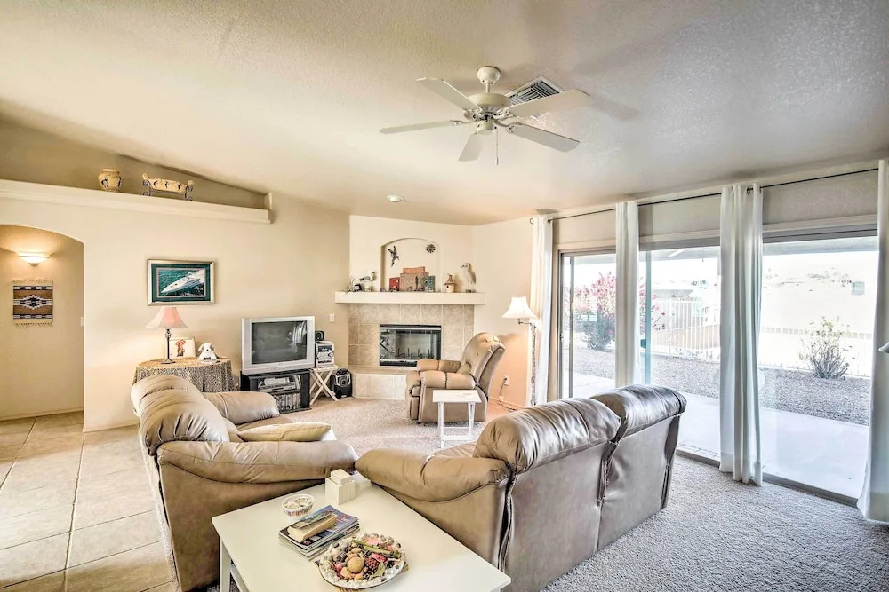 Cozy Lake Havasu House w/ Views - 1 Mi to Water!