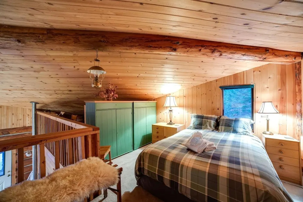 97mf - Lakeside - Dock - Bbq - Pets Ok - Sleeps 6 3 Bedroom Home by RedAwning