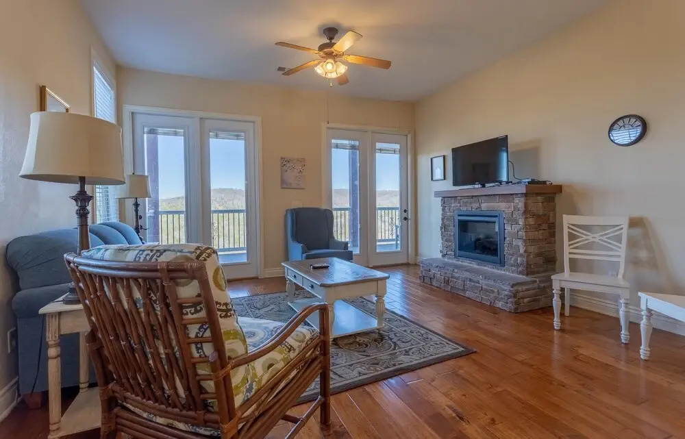Mountain Breeze 2 Bedroom Condo by Redawning