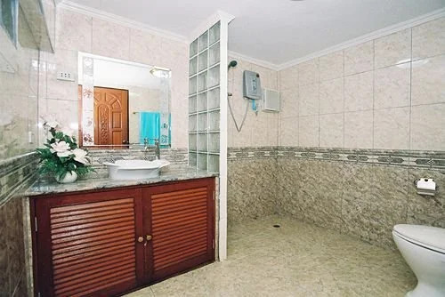 Longtail Suites