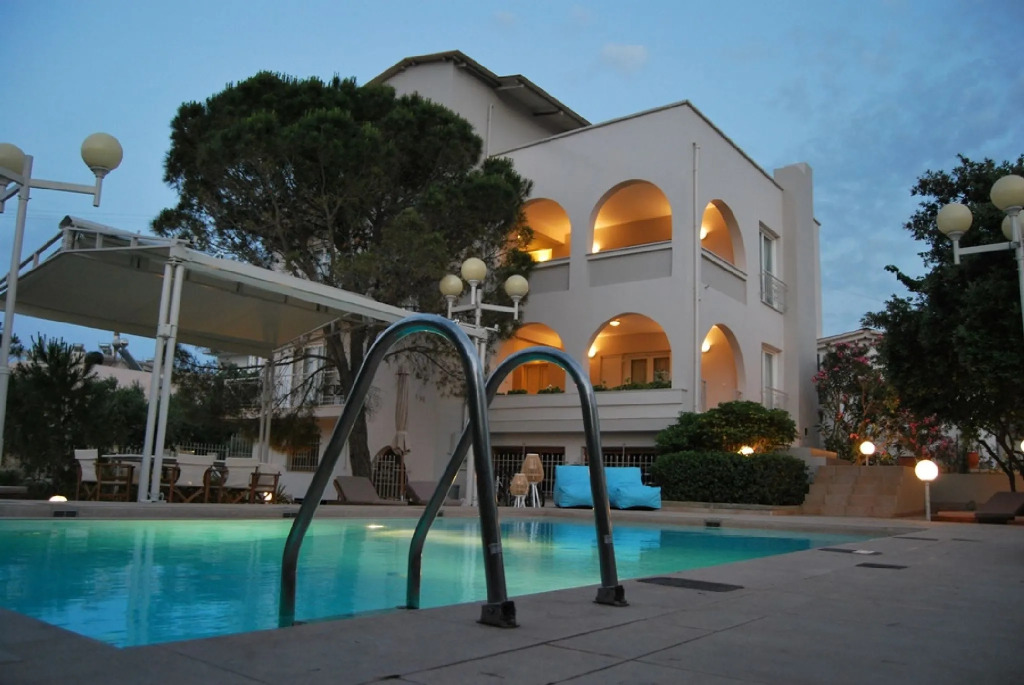 Chrysiida Suites