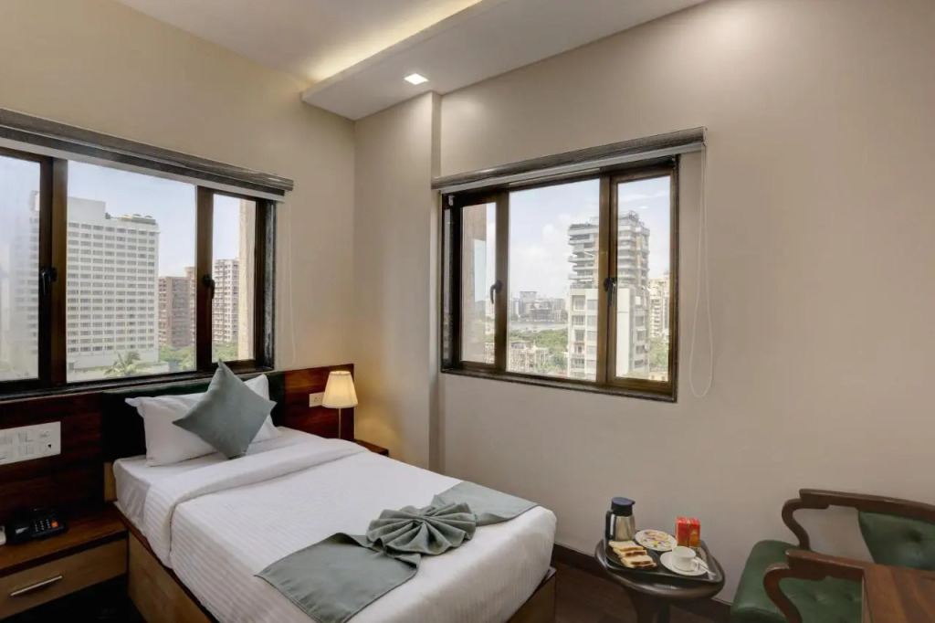 Hotel Ozone Inn Colaba