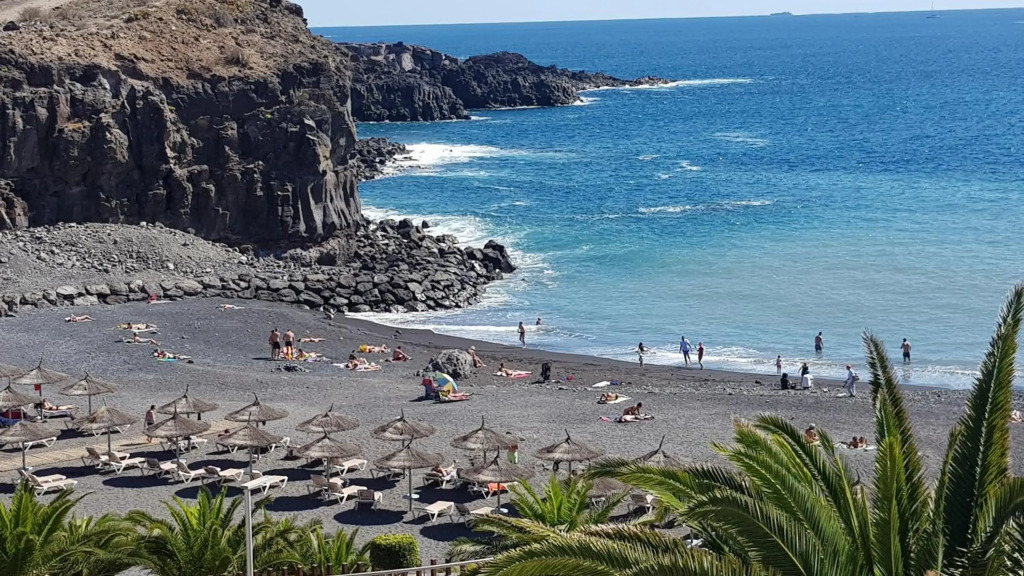 Ocean View Suite Close to Beach with Pool & WiFi