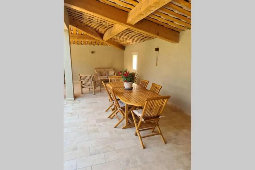 Le Cabanon de Nans. Gîte de charme en Provence.