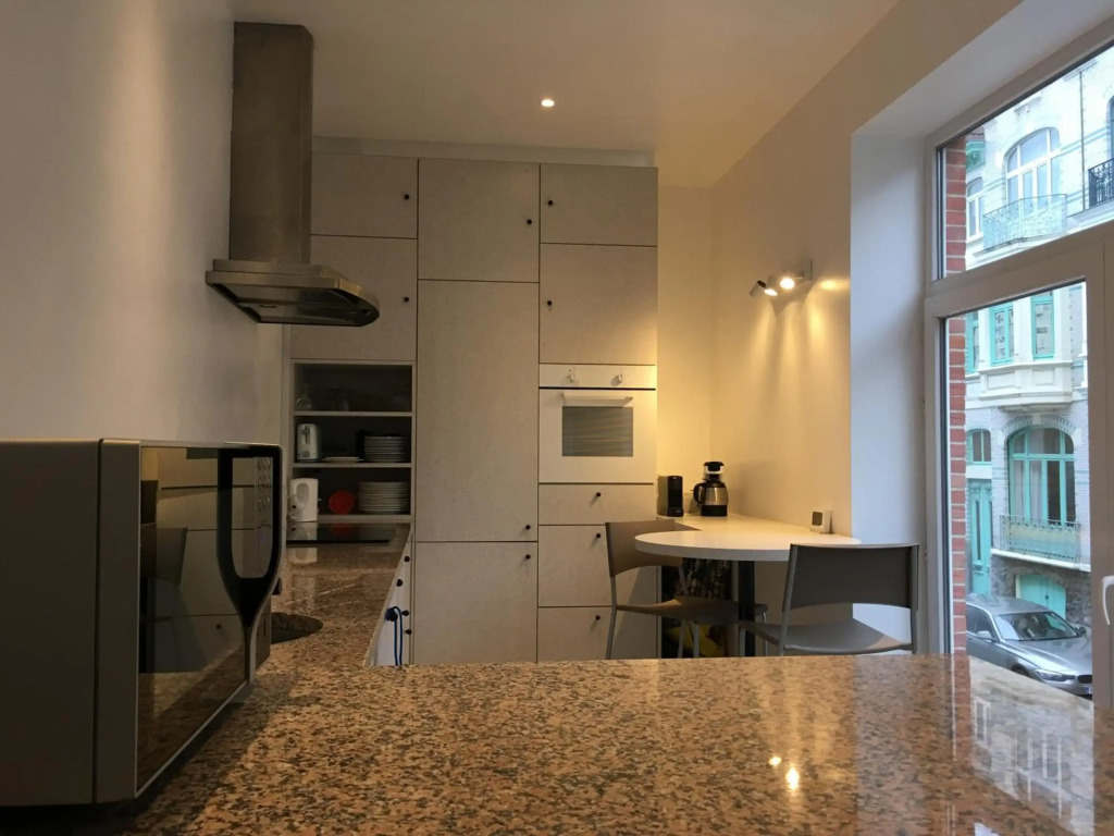 family stay Ostend 300m from beach free public Parking