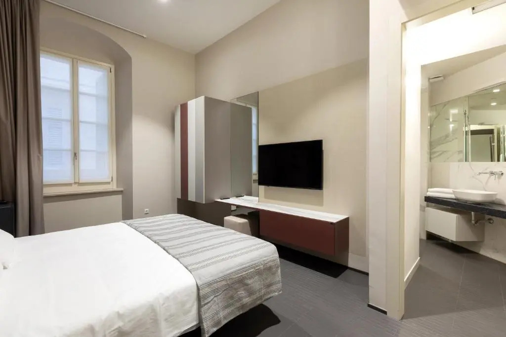 Salina Luxury Suites