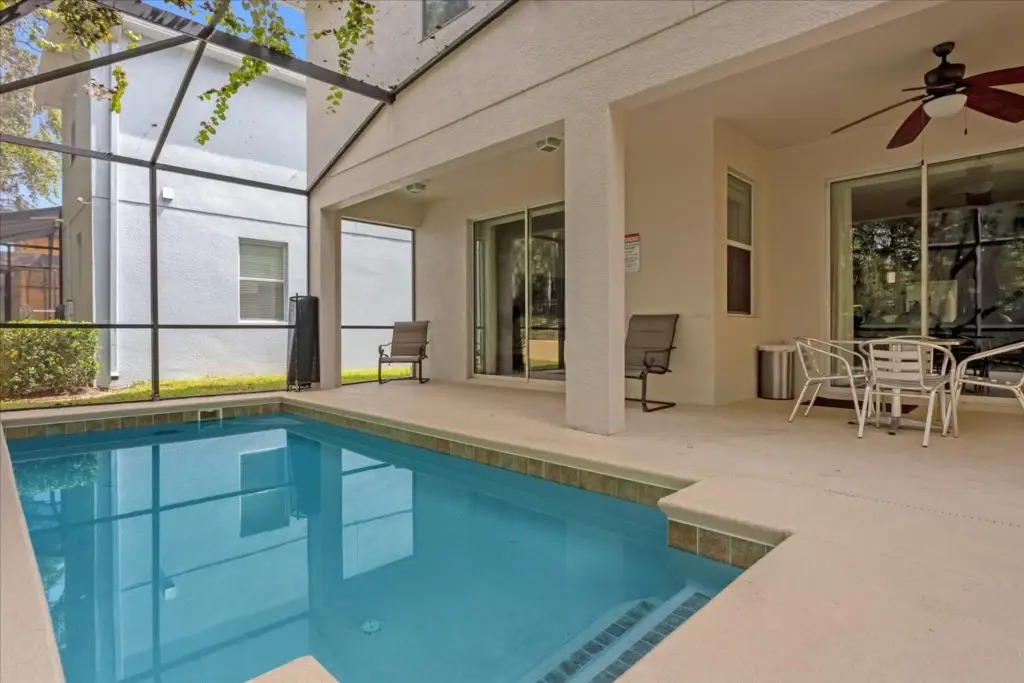 6 Bedrooms 5 Bathrooms Paradise Palms 8956 Sp