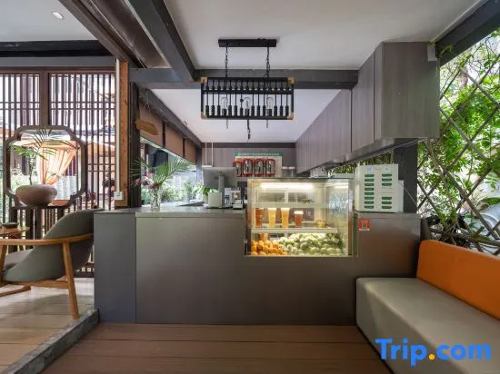 YunGuan Shunde House Resort Hotel  （Jinghong, West Shuangjing Starlight Night Market Shop)