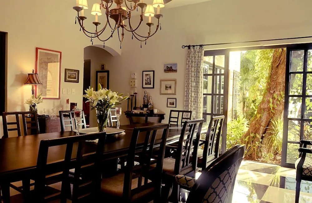 Ochenta Y Dos Bed & Breakfast & Spa